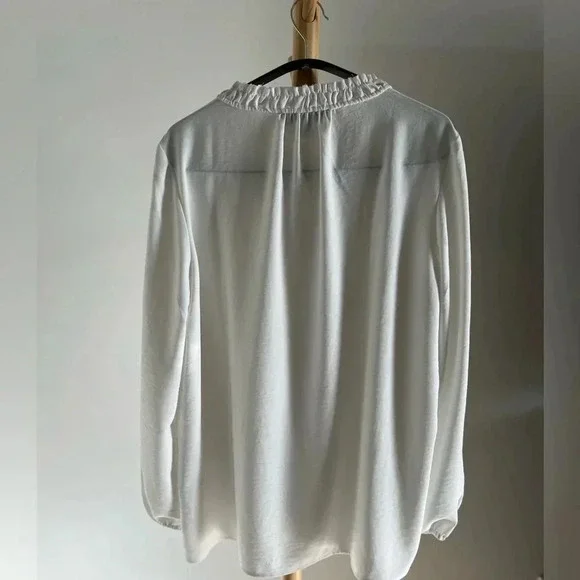 Tommy Hilfiger top, created a solid-color style that's wearable. Size X-large - Picture 8 of 13